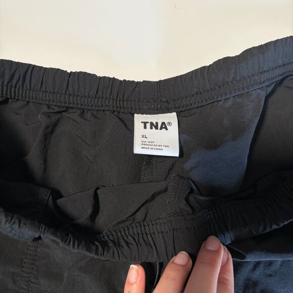 Aritzia TNA Tyron Black Cargo Pants Size Extra Large - Picture 7 of 10